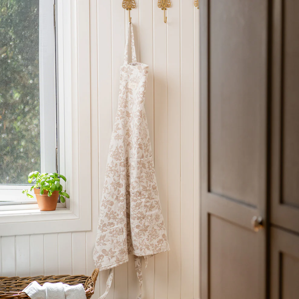 Maggie Living: Apron with Natural Pattern Jacquard - Image 4