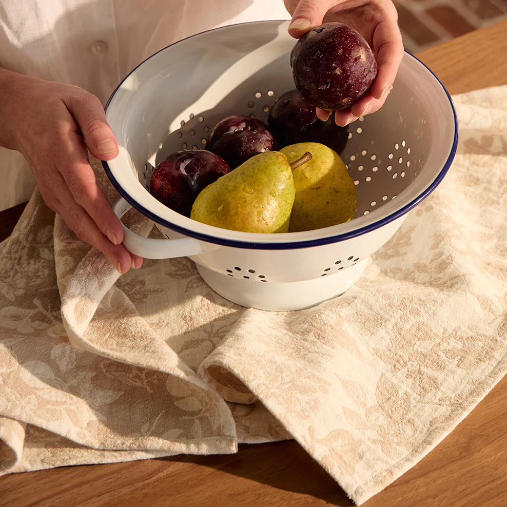 Maggie Living: Tea Towel With Natural Jacquard Detailing - Image 3