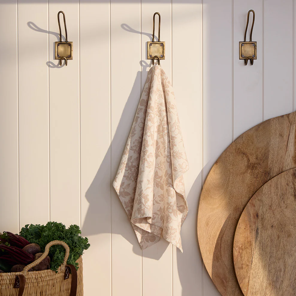 Maggie Living: Tea Towel With Natural Jacquard Detailing - Image 5